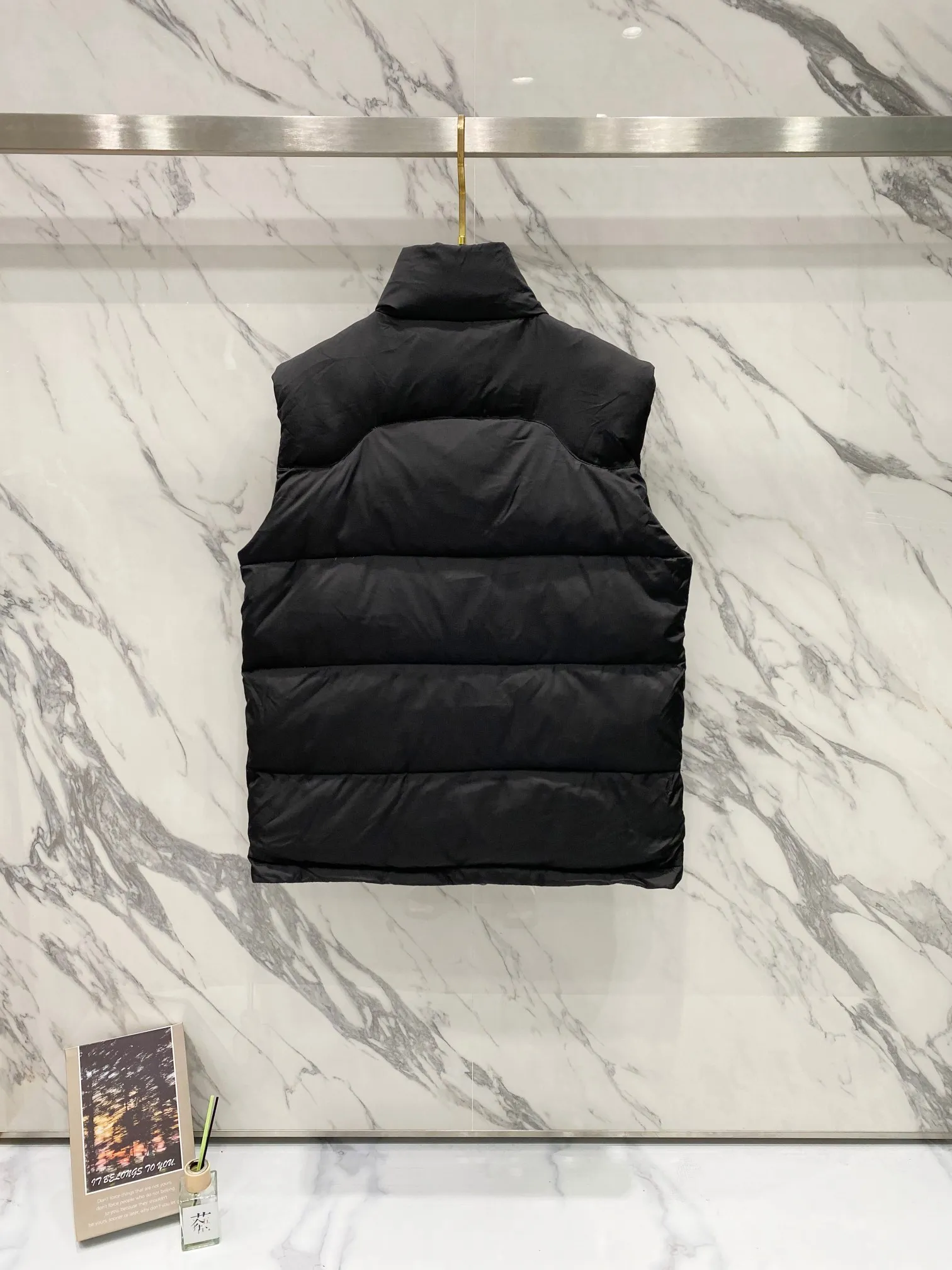 P520 Ralph Lauren/Ralph Lauren Men's Classic Pocket Zipper Waterproof Down Vest [Top Version] - - Accessories: Original tag washable label + electroplated YK zipper logo Customized Ralph Lauren zipper - Full set of accessories - The same style can be used by men and women Color: Black, Navy Blue, Black Glossy
